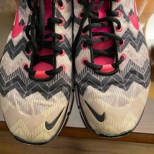 Nike Women’s Chevron sneakers